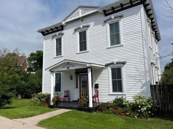 45 Truckey St, Saint Ignace, MI 49781