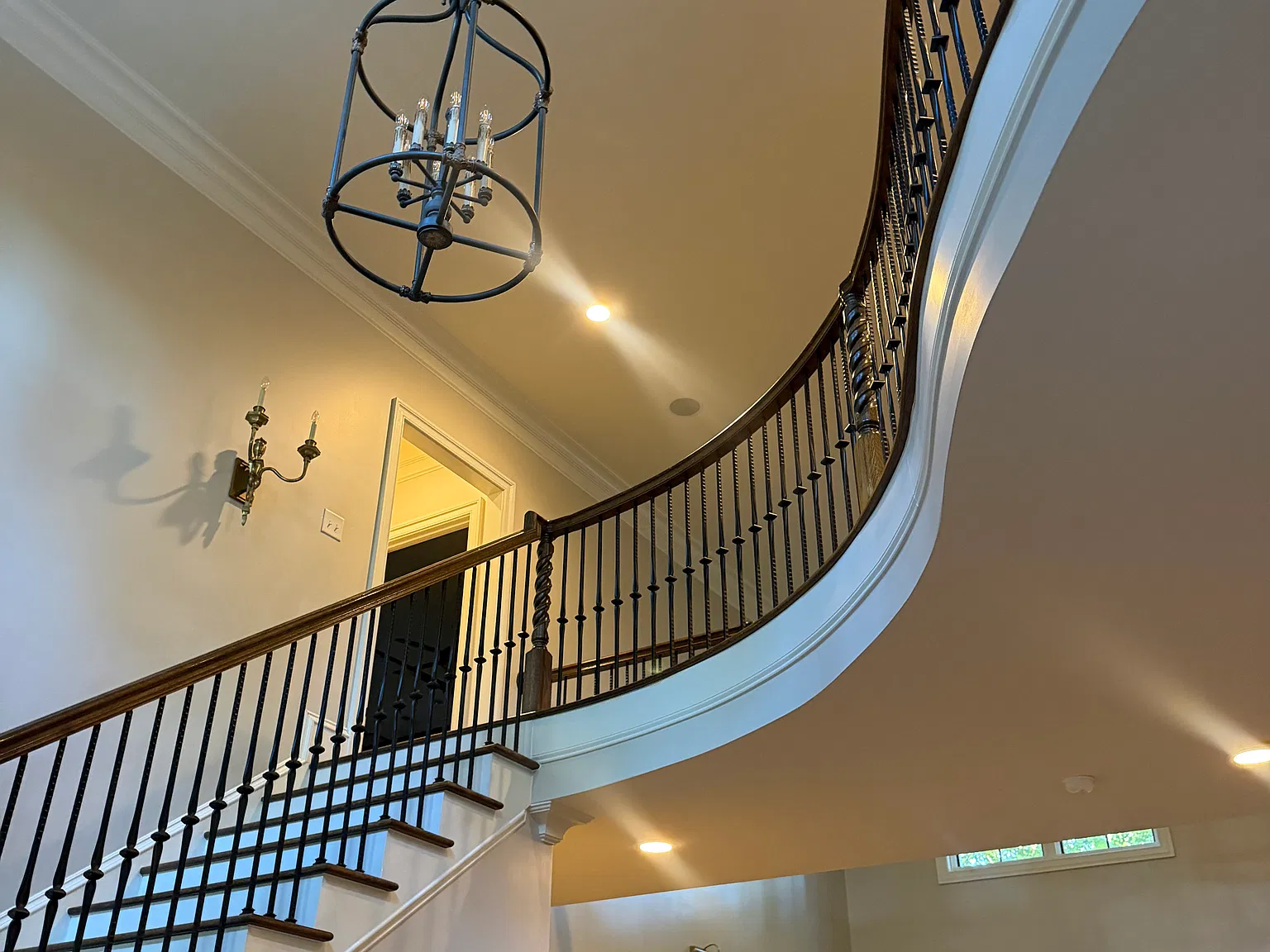 4 bed, 6000 sqft, $8,500 — Photo 2