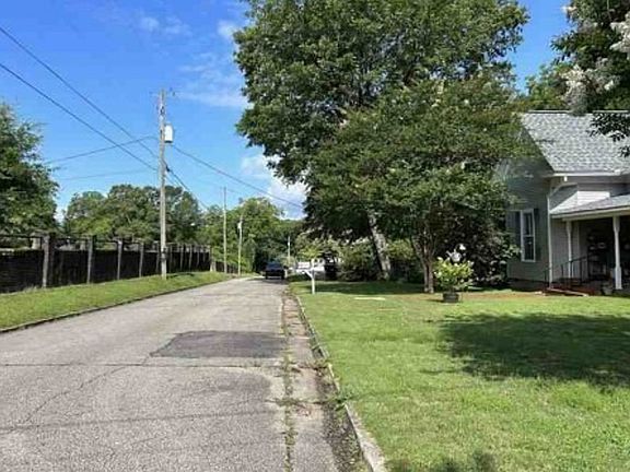 Exterior Neighborhood (street photo)