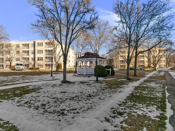 75 Washington Avenue #1-207, Hamden, CT 06518