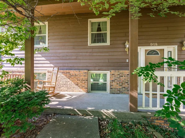 918 Acorn Ln, Muscatine, IA 52761