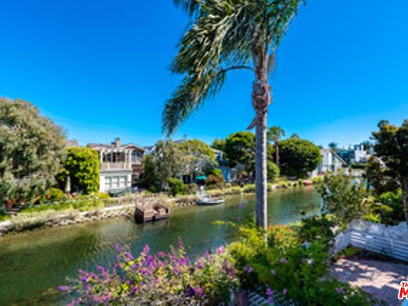 3rd image of 225 Sherman Canal