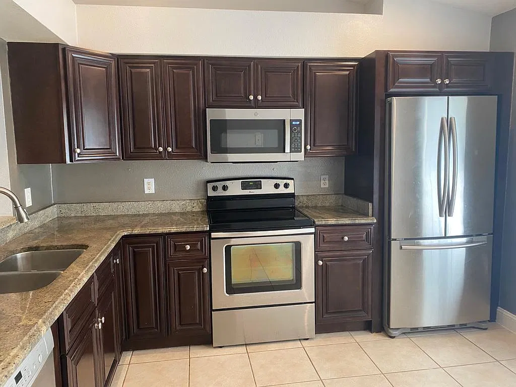 3 bed, 1162 sqft, $1,850 — Photo 4