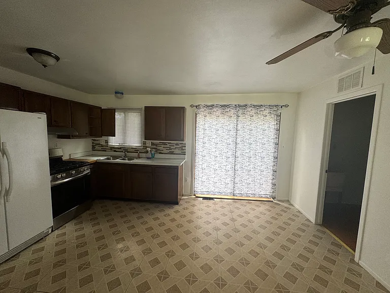 11551 Metter Ave — Photo 18