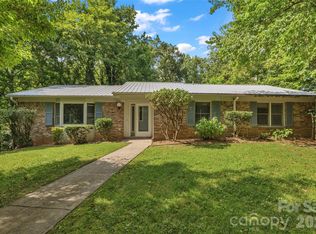 709 Forest Ridge Dr, Hendersonville, NC 28791