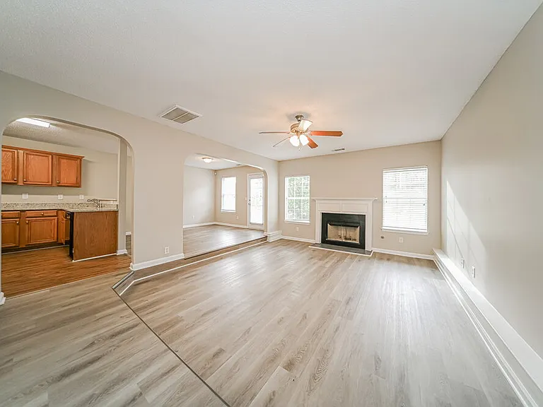 301 Othello Dr — Photo 9