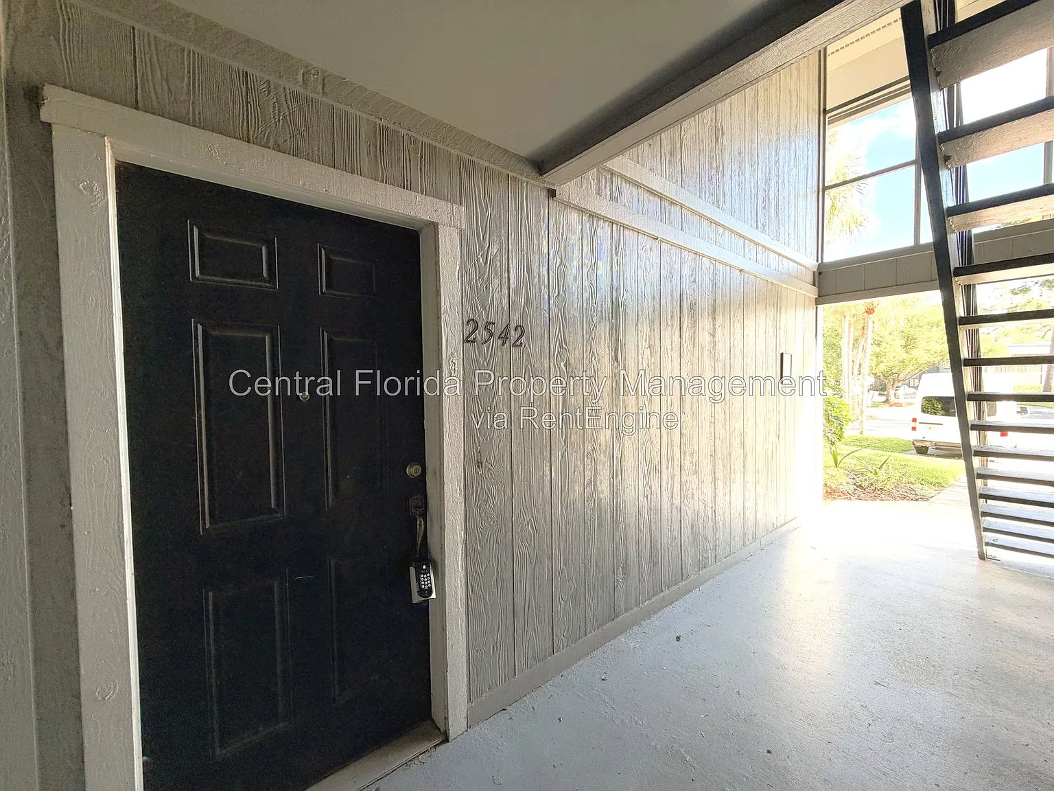 2 bed, 2.0 bath, 846 sqft, $1,449 — Photo 2