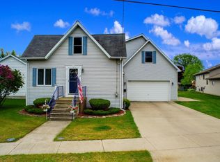 119 E Bay Shore St, Marinette, WI 54143