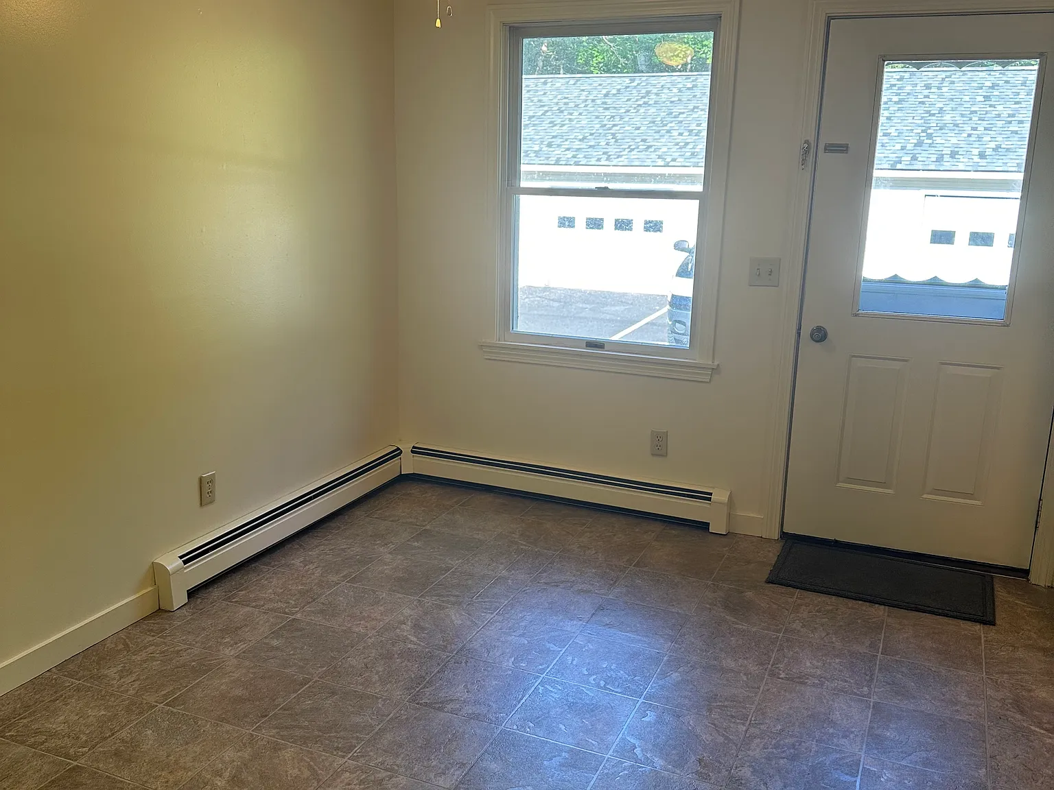 4 Circle Dr — Photo 1
