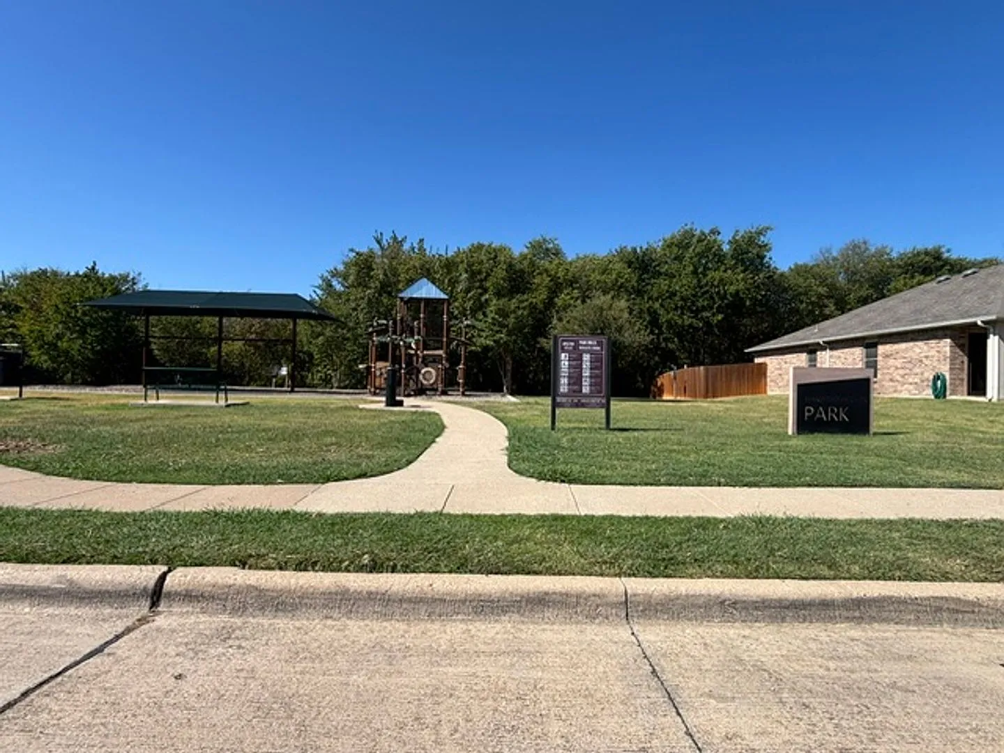 Beautiful Home in Burleson with Community Pool — Photo 3