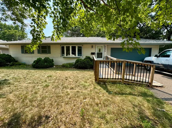 6030 5th St NE, Fridley, MN 55432