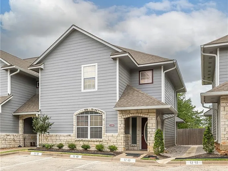 1249 Canyon Creek Cir — Photo 1