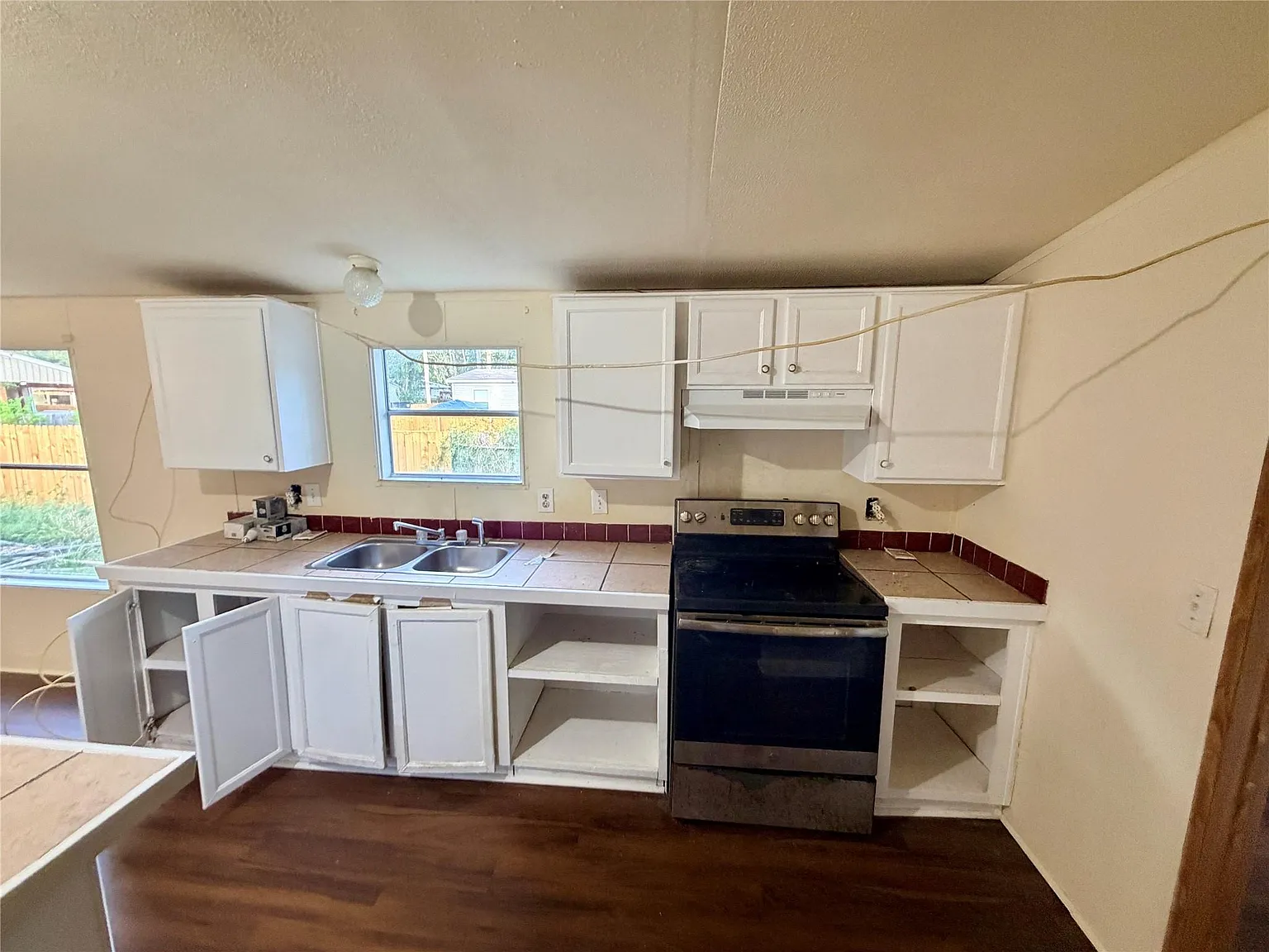 4 bed, 2.0 bath, 2128 sqft, $1,650 — Photo 4