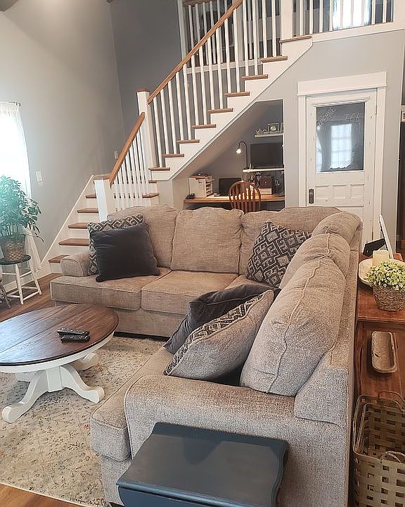 Open staircase to loft