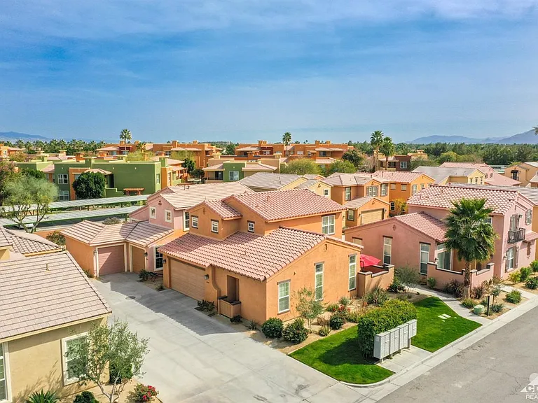 52130 Rosewood Ln — Photo 57