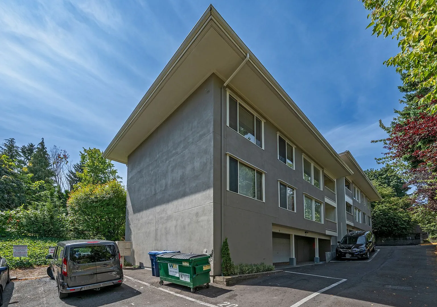 Arbutus Apartments — Photo 2