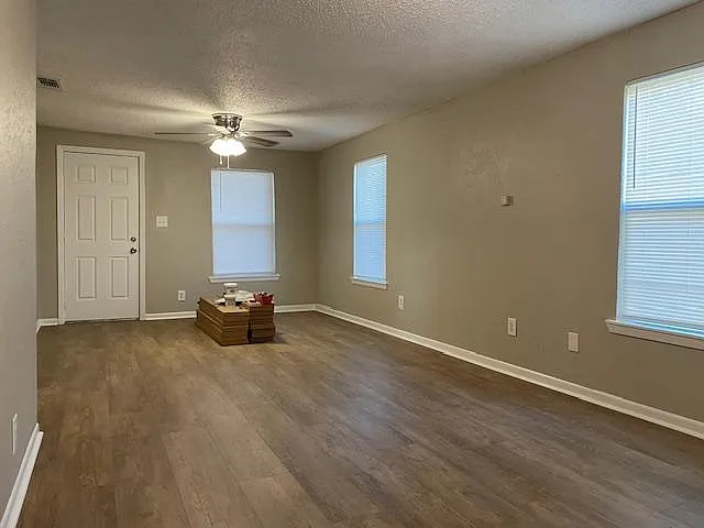 2 bed, 1012 sqft, $1,700 — Photo 2