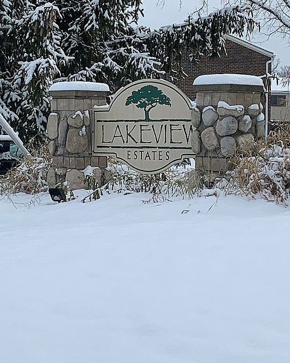 1st image of 8361 Lakeview Ct