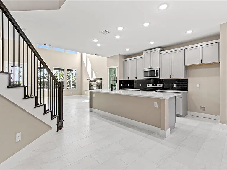 17503 Panorama Dr — Photo 5