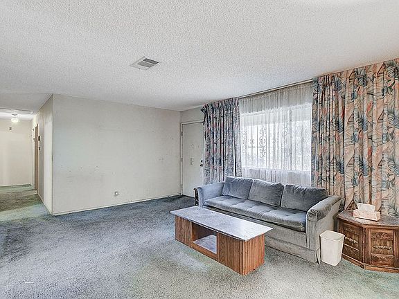 4th image of 558 Diamond Head Cir