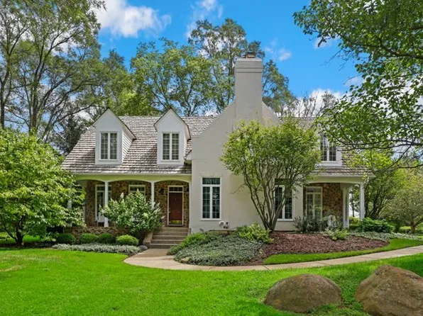 22622 N Linden Dr, Lake Barrington, IL 60010