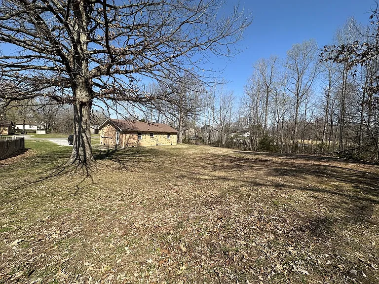 335 Woodale Dr — Photo 17