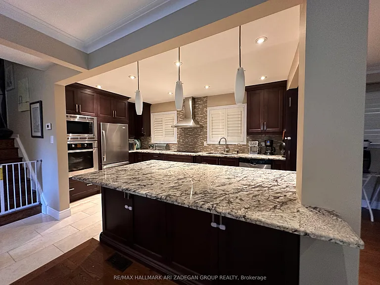 290 Gretel Dr — Photo 2