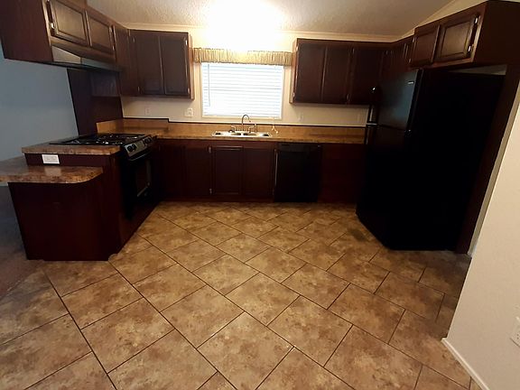 3rd image of 244 Douglas St
