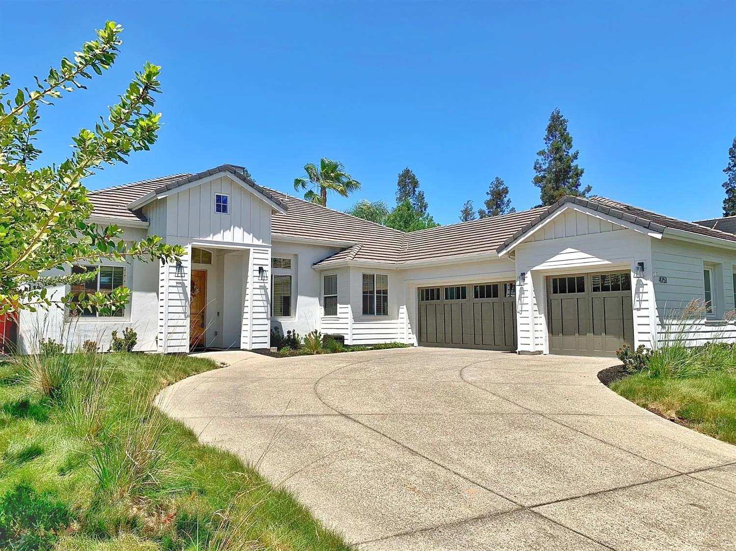 4751 Saint Andrews Dr photo 1