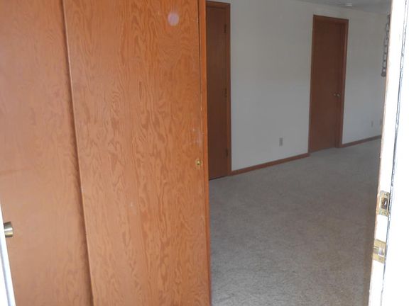 Entry-has closet