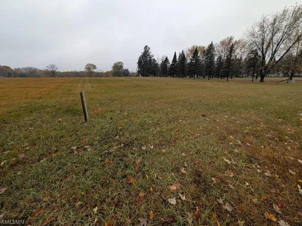 S Hawthorn St, Royalton, MN 56373