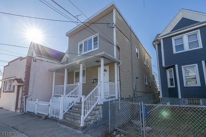 2 bed, 1.0 bath, $1,800 — Photo 1