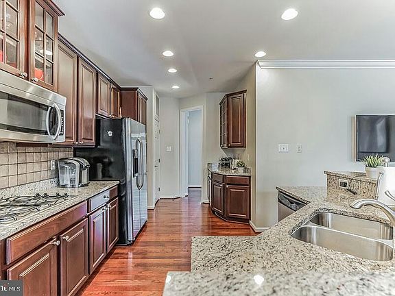 4th image of 2413 Newmoor Way