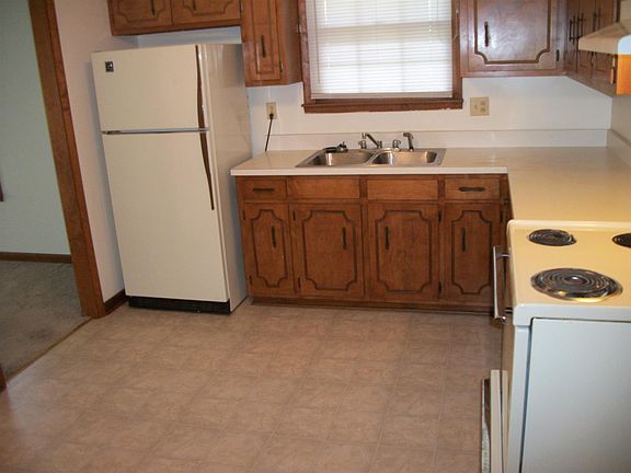 4th image of 704 Castle Heights Ave APT B