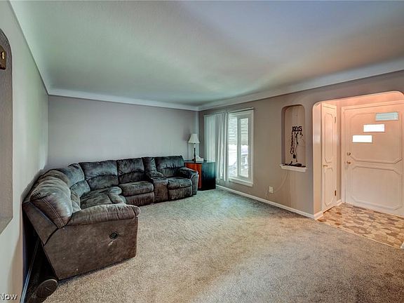 3rd image of 6144 Stratford Dr