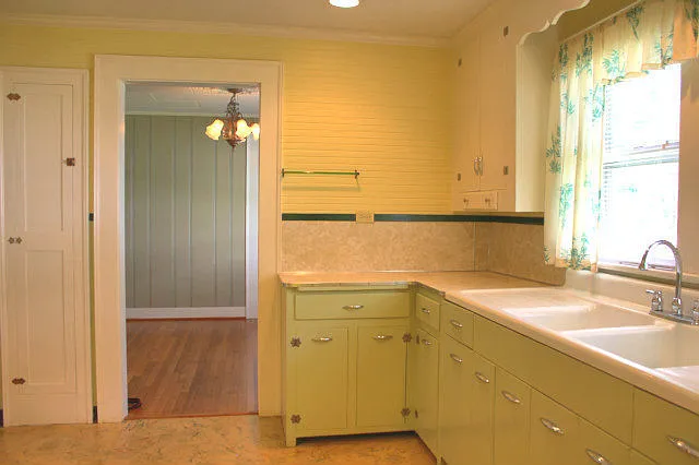 2 Bedroom Cottage Plan Available Mid-August — Photo 3