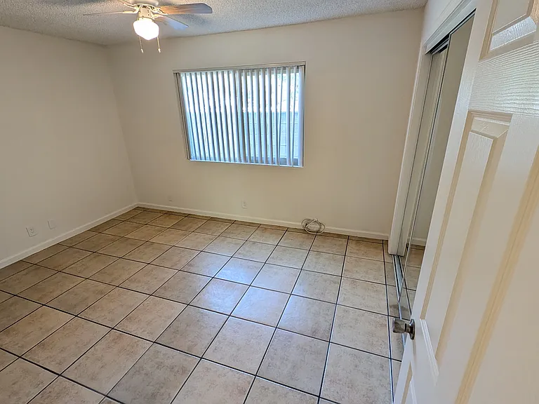 922 W Olive Ave #A — Photo 8