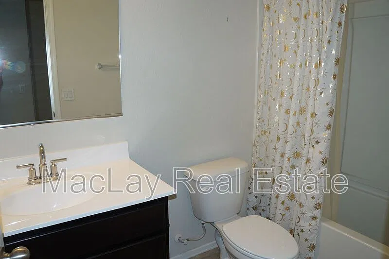 3 bed, 2.0 bath, 1866 sqft, $1,799 — Photo 3