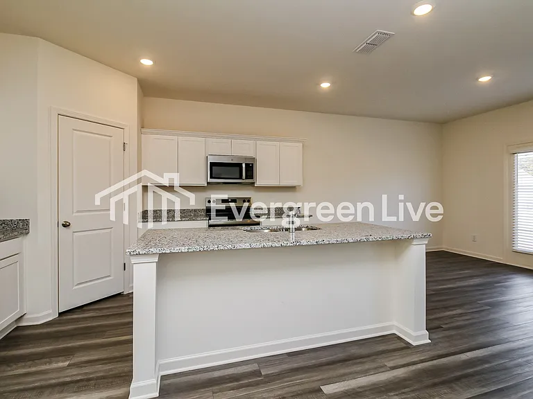 207 Long Dr — Photo 5
