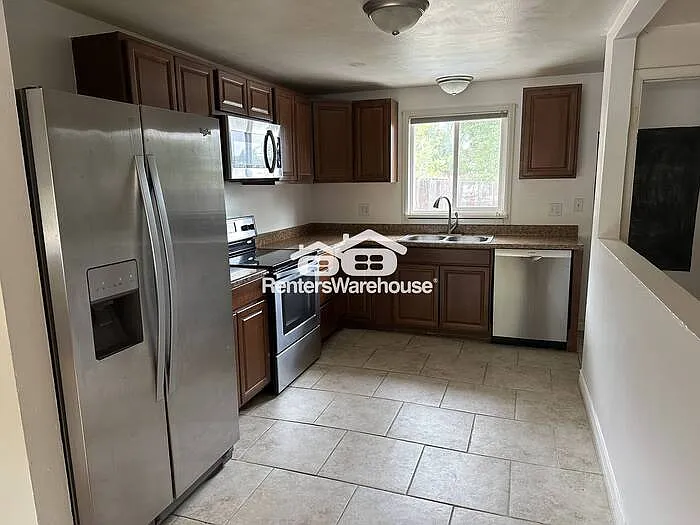 7650 Julian St — Photo 4