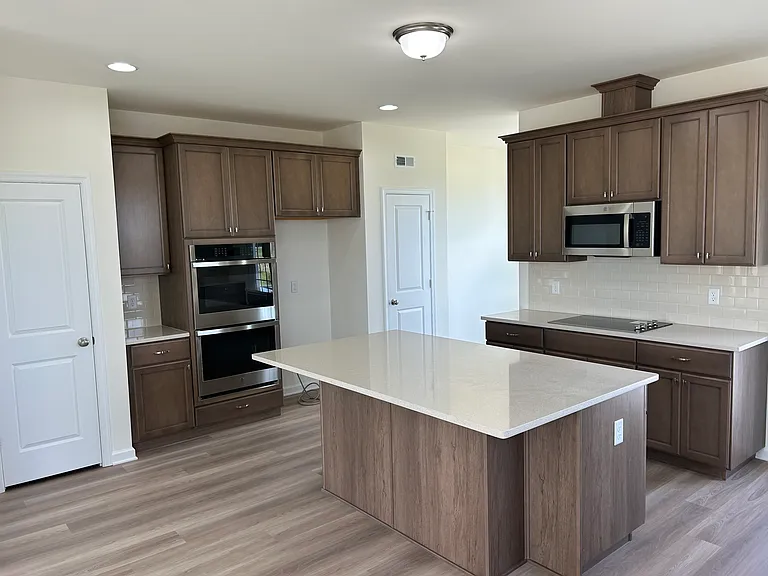 752 Rosler Way — Photo 2