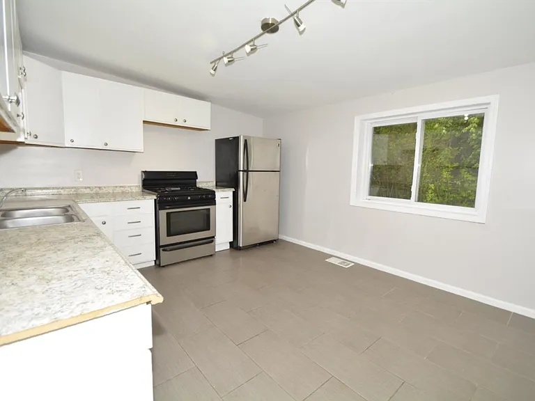 4582 Eastern Ave — Photo 9