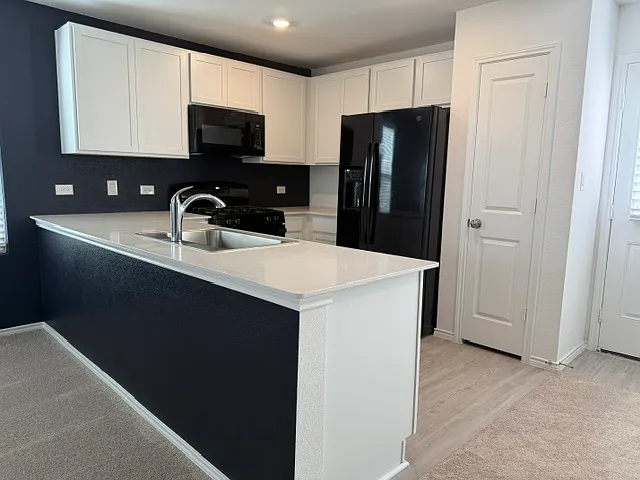 3 bed, 2.5 bath, 1427 sqft, $1,695 — Photo 2