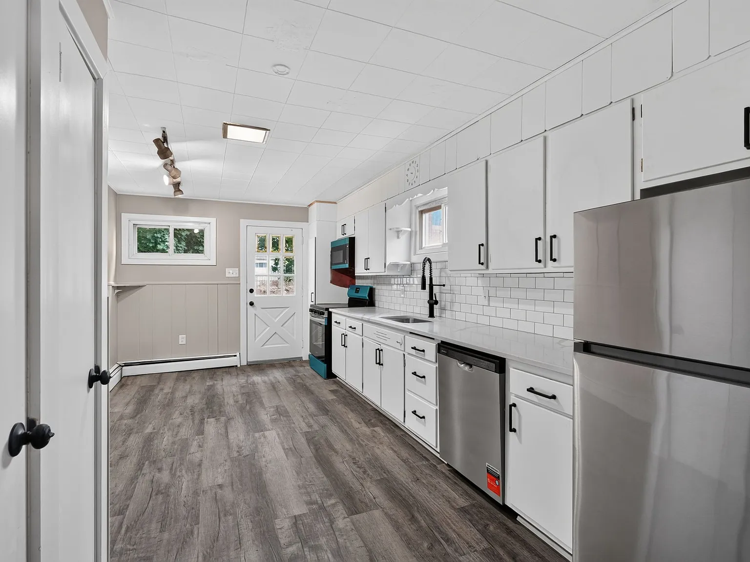 4 bed, 1.5 bath, 1600 sqft, $2,100 — Photo 3