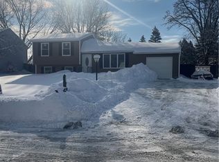 6130 Palisades Dr, Cicero, NY 13039