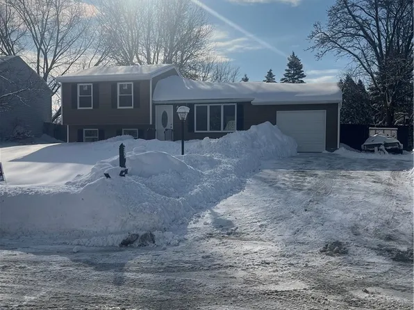 6130 Palisades Dr, Cicero, NY 13039