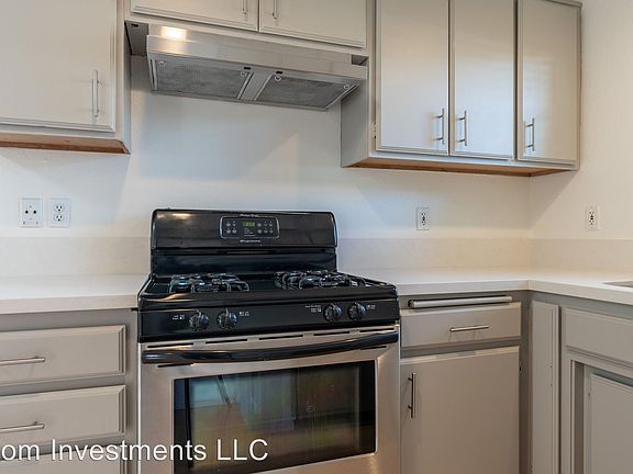 3rd image of 6016 Primrose Ave APT A