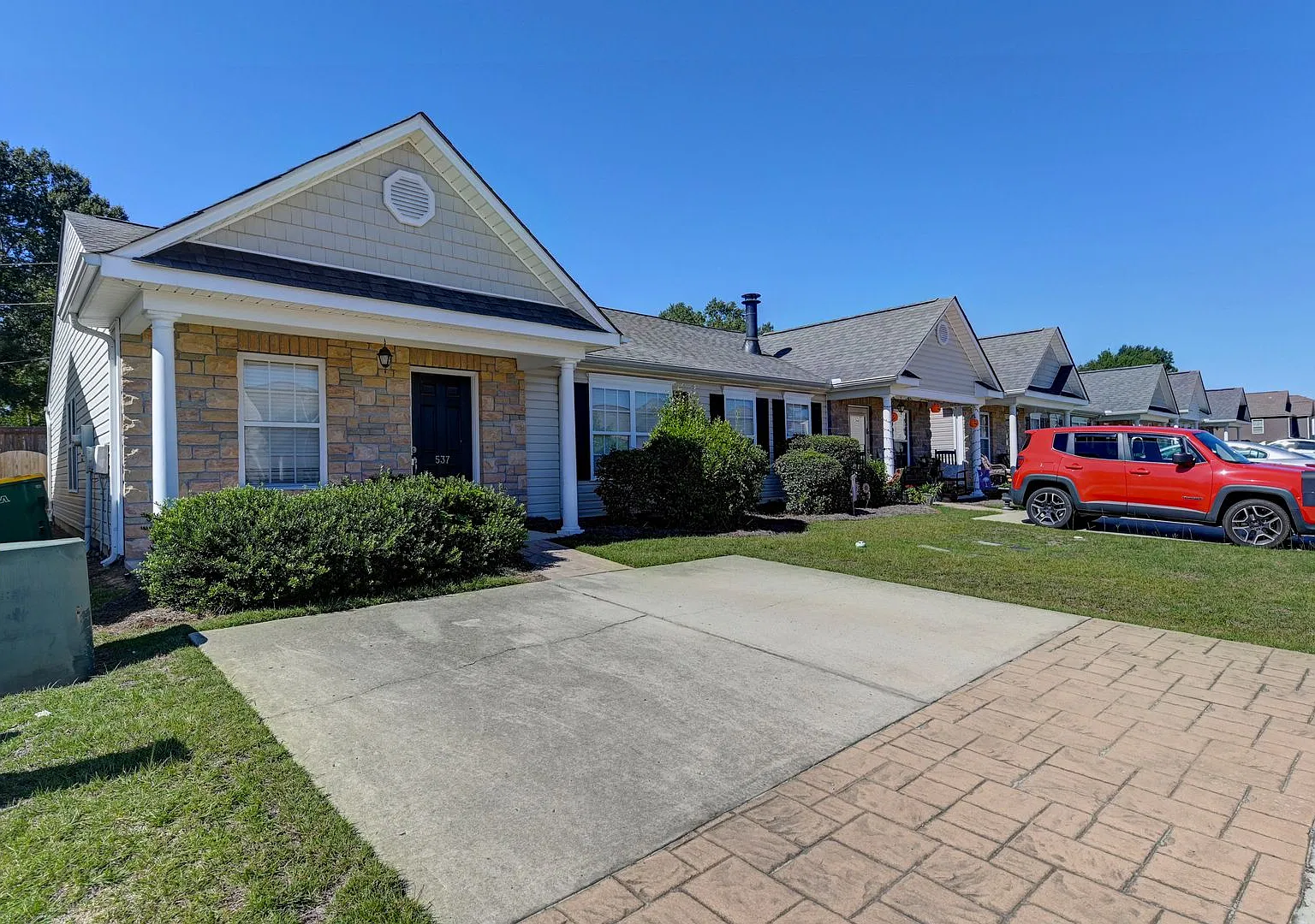 Move-In Ready Home with Vaulted Ceilings, Granite Countertops & Fresh Updates! — Photo 2