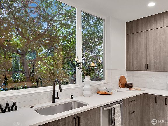 4th image of 6514 23rd Avenue NE