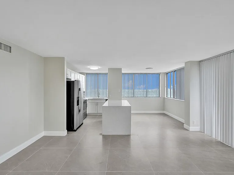 4222 Inverrary Blvd — Photo 10